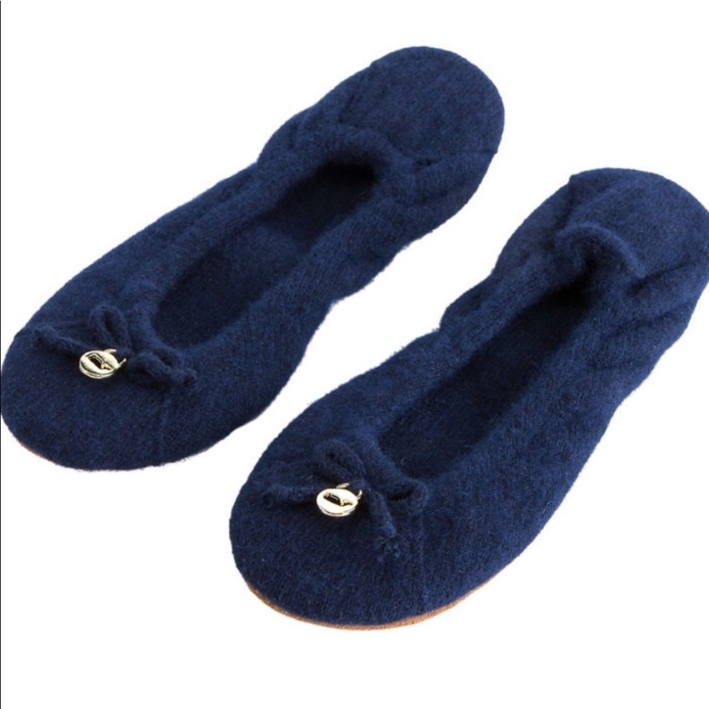 Vineyard Vines cashmere ballet slippers, medium